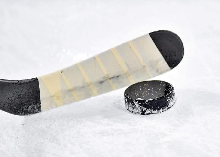 Photo d'une palette et d'une rondelle d'Hockey