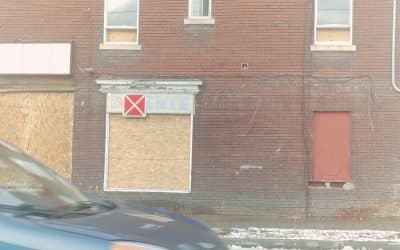 Un panneau X apposé sur certains bâtiments