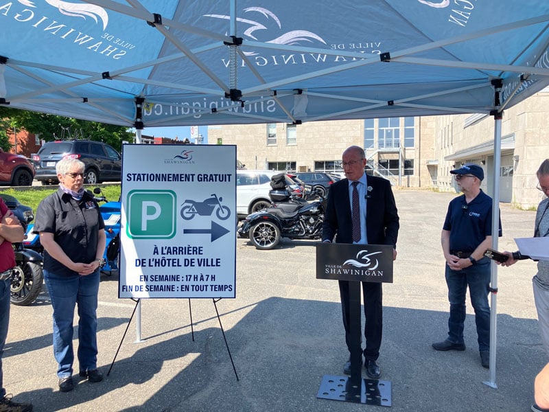 Stationnements gratuits au centre-ville pour les motos